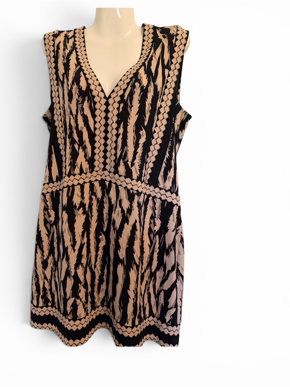 BCBG MaxAzria Bridget Animal Print Dress
PTP 19”, L 34” - Picture 1 of 6